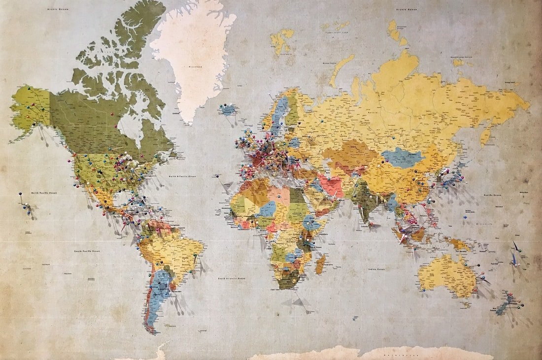 Carte avec repères de localisation — maillage de pages par ville pour le SEO local au Maroc